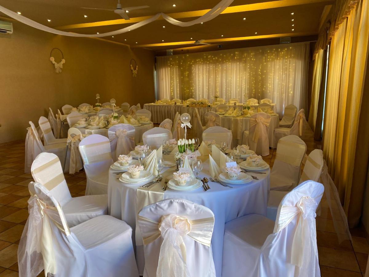 Malom Club Panzio Bed & Breakfast Baja Luaran gambar
