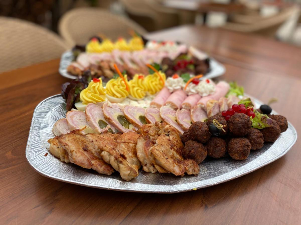 Malom Club Panzio Bed & Breakfast Baja Luaran gambar