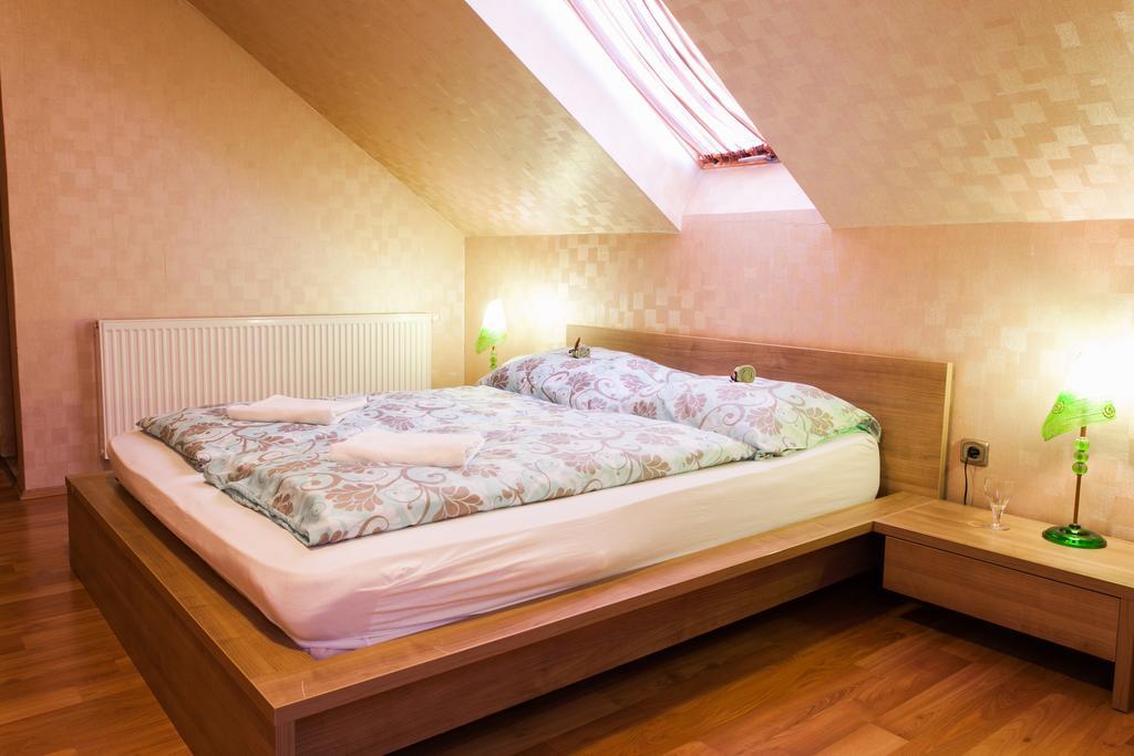 Malom Club Panzio Bed & Breakfast Baja Luaran gambar