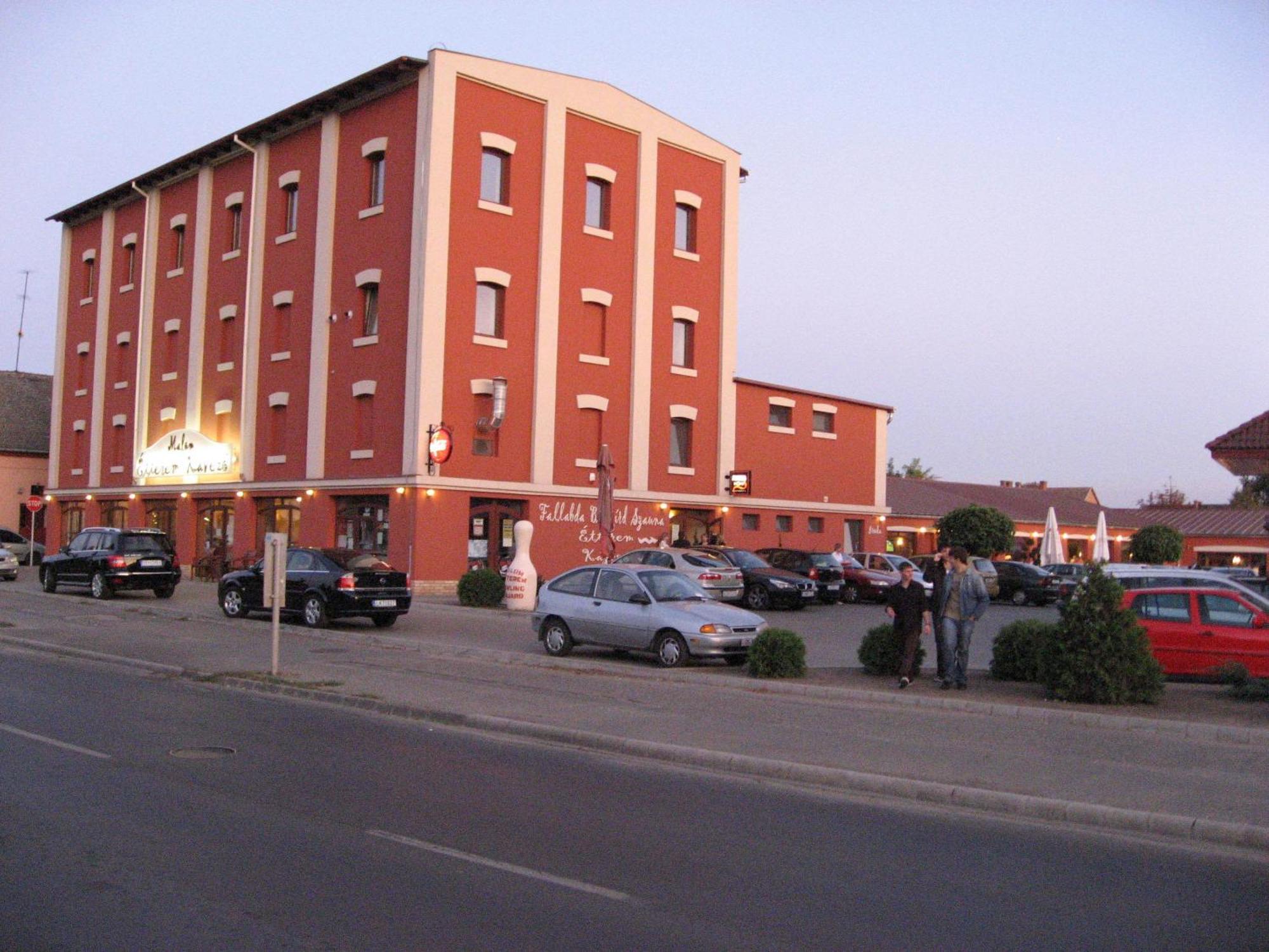 Malom Club Panzio Bed & Breakfast Baja Luaran gambar