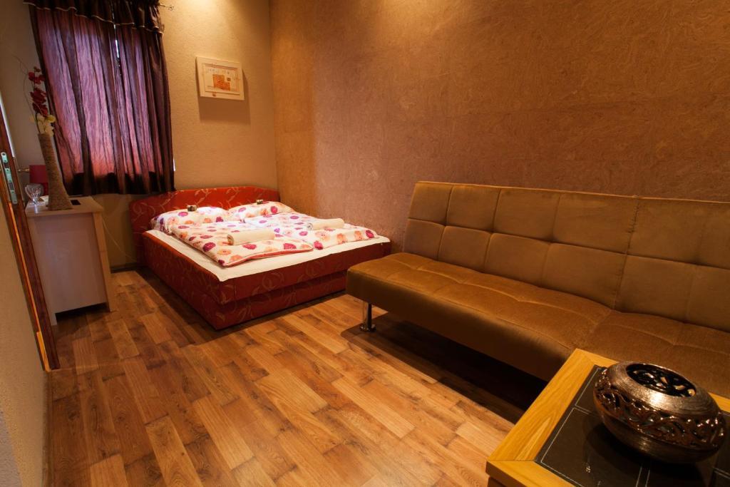 Malom Club Panzio Bed & Breakfast Baja Luaran gambar